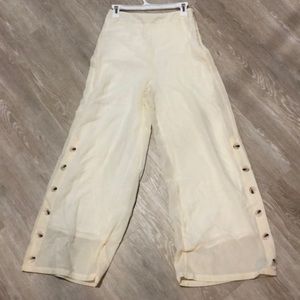 Super cute white wide leg pants